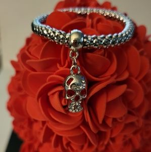 **SALE** Silver Tone Shimmery Skull Pendant w/ Rhinestones Bracelet. New.